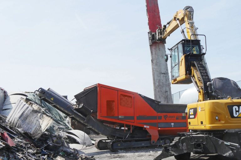 Windflügel-Recycling aus GFK-Material mit dem ARJES TITAN 900