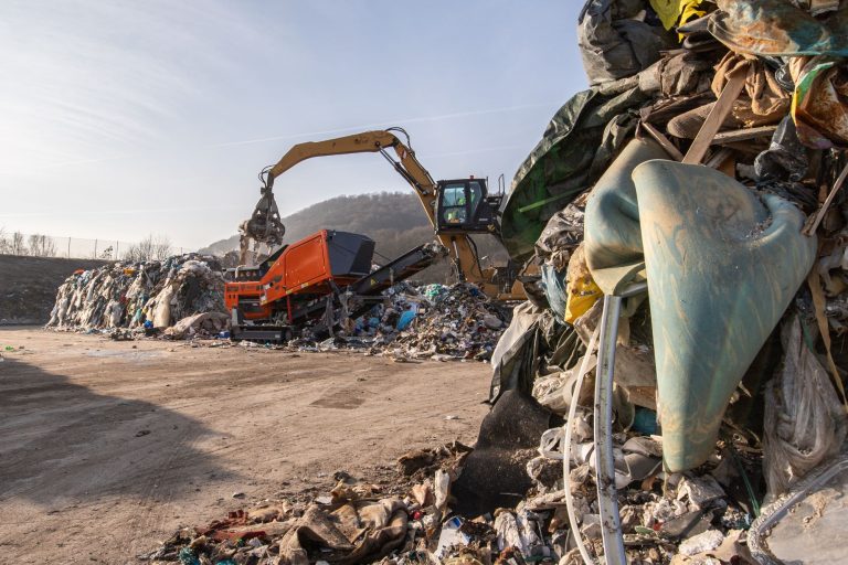 Zerkleinerung von Gewerbeabfällen mit dem ARJES COMPAKTOR 300