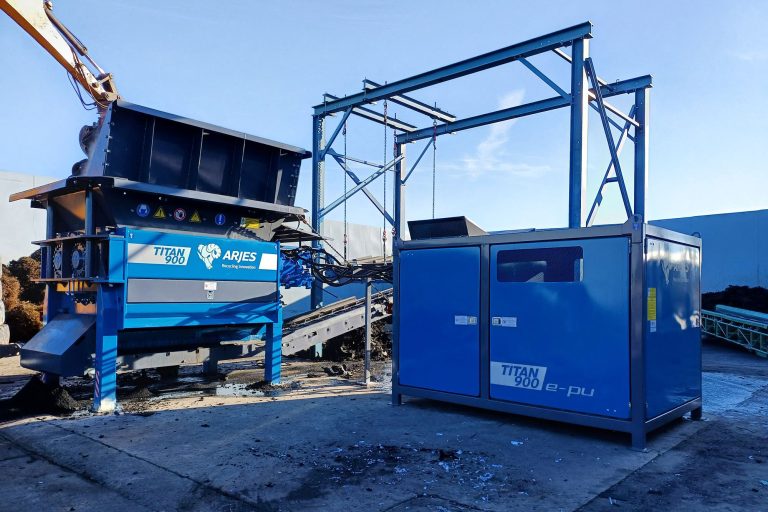Stationärer Zweiwellenzerkleinerer TITAN 900 e-pu in Sonderlackierung nach Kundenwunsch
