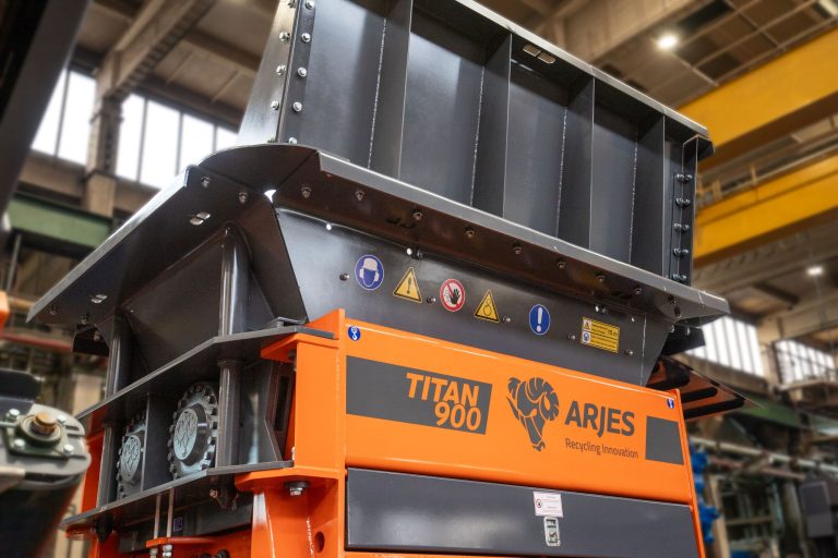 Optionale Trichtererhöhung für den stationären Schredder TITAN 900 e-pu