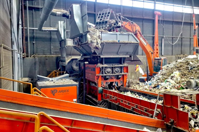 Recyclinganlage für Gewerbeabfälle mit ARJES Vorzerkleinerer
