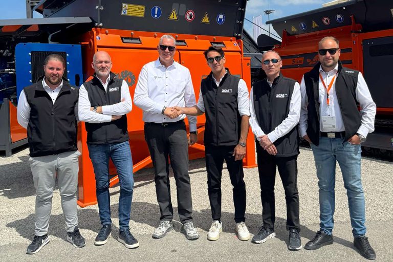 Glückliche Gesichter beim Team von ARJES und SCAI nach den neu vereinbarten Rahmenbedingungen für Italien