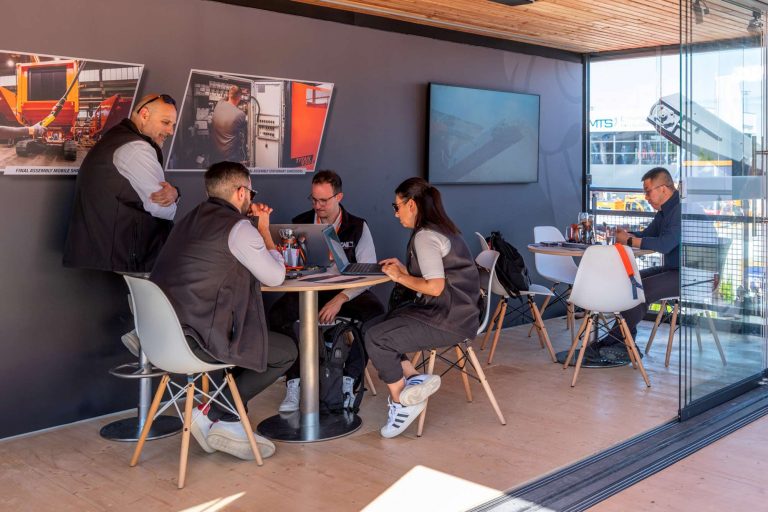 Das Team von SCAI S.p.A. auf dem Messestand der ARJES GmbH zur IFAT Munich 2024