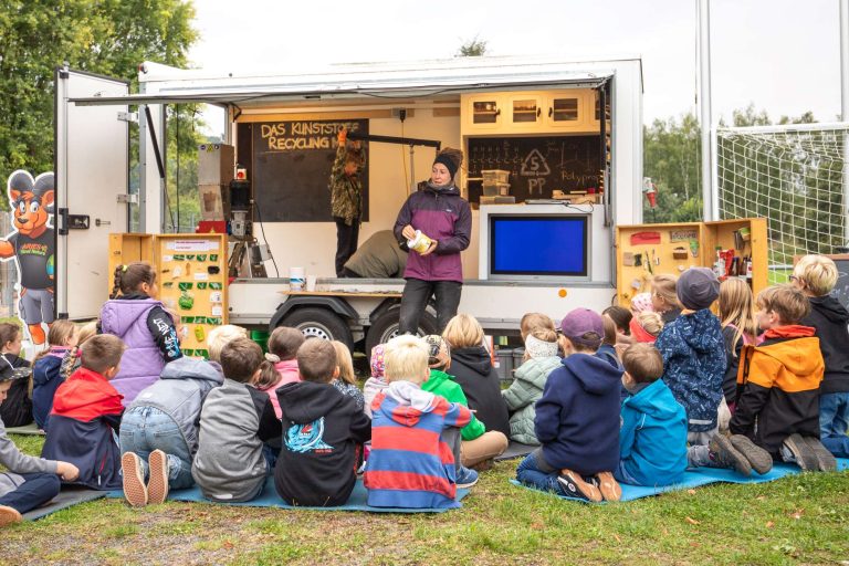 Mit der Save Nature Group lernen die Kinder der Grundschule Dorndorf, welche Abfälle wir erzeugen und wie man diese richtig trennt