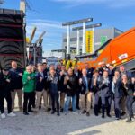 Das Team von ARJES, Kölsch und Zemmler feiern den Start ihrer offiziellen Partnerschaft auf der bauma 2025 in München.