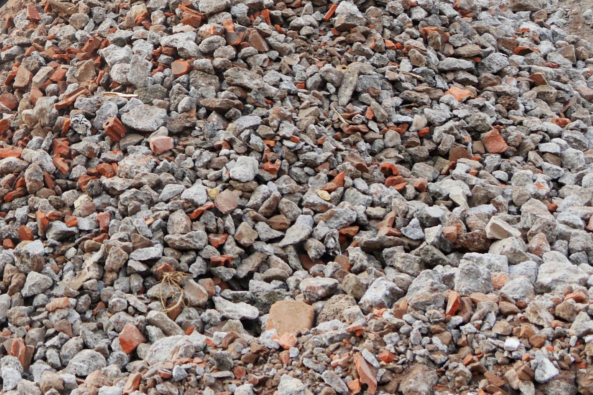 Shredded construction and demolition waste for material recovery