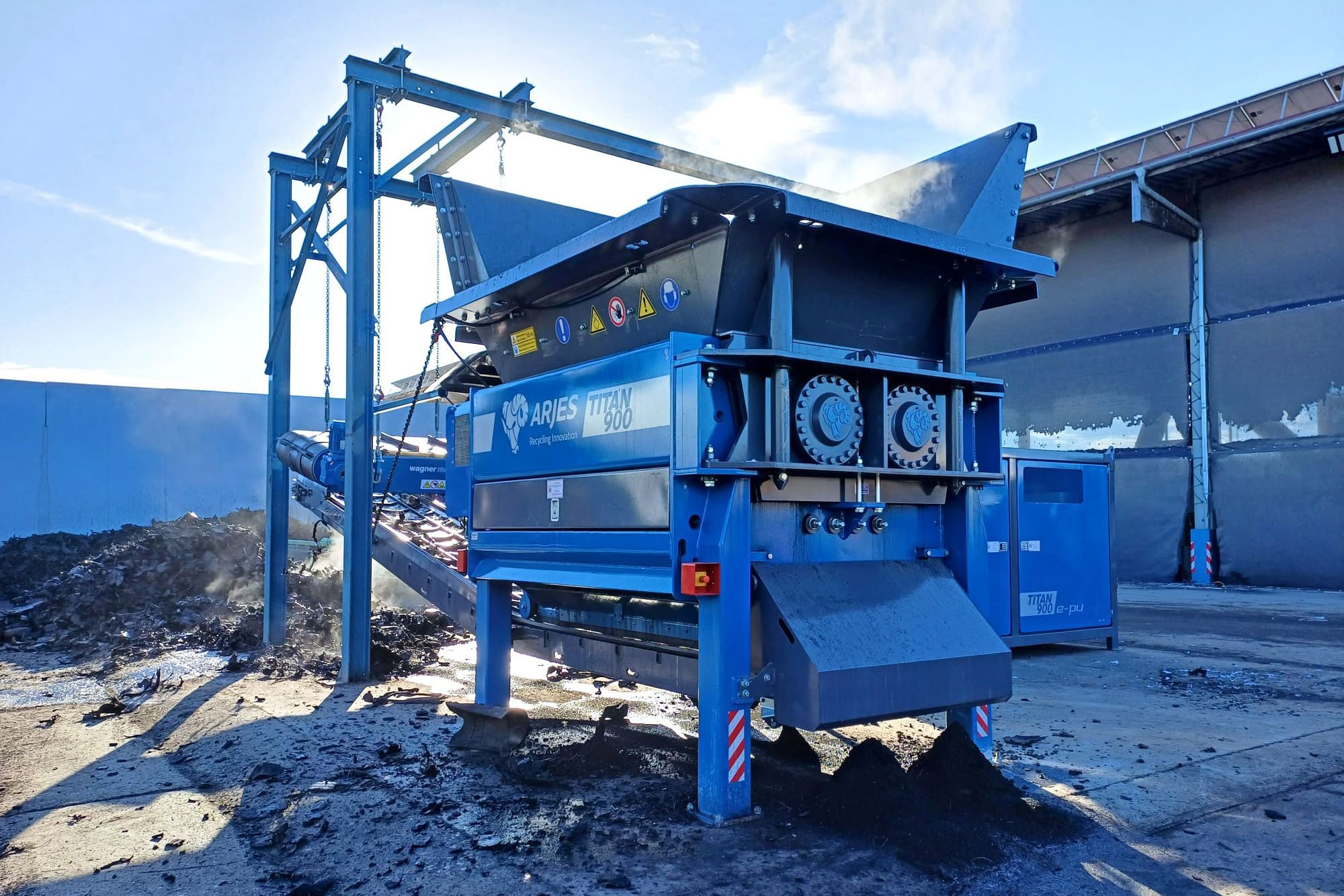 Stationary shredder TITAN 900 e-pu shredding scrap tires